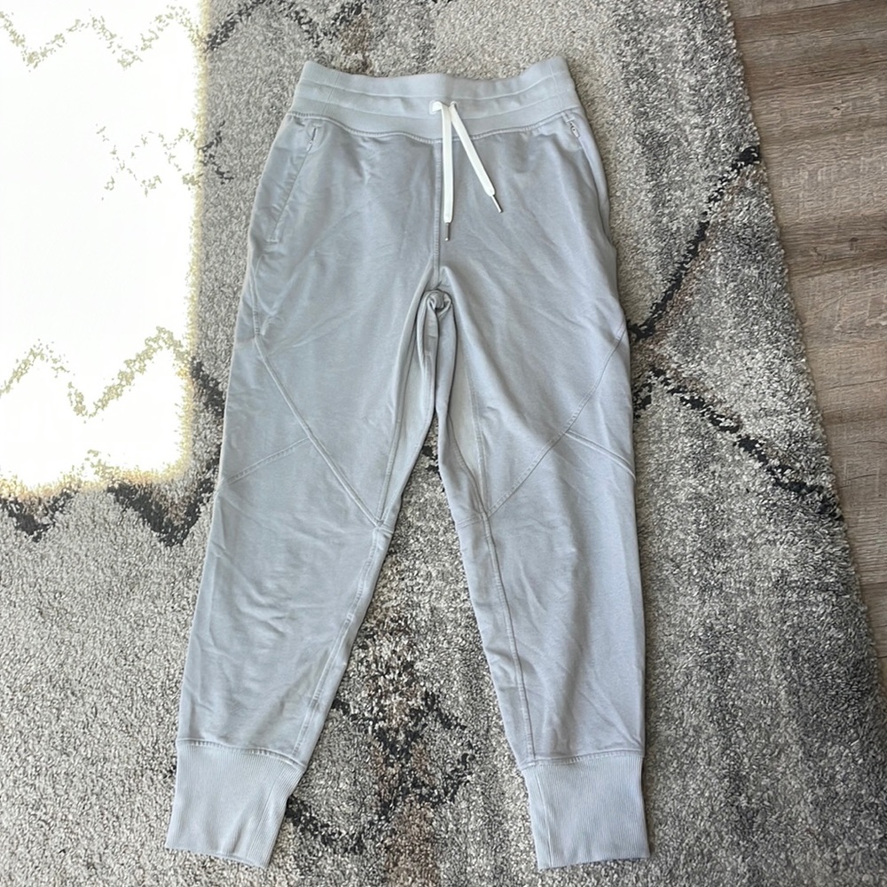 Lululemon athletica gray high waisted jogger. Size 6